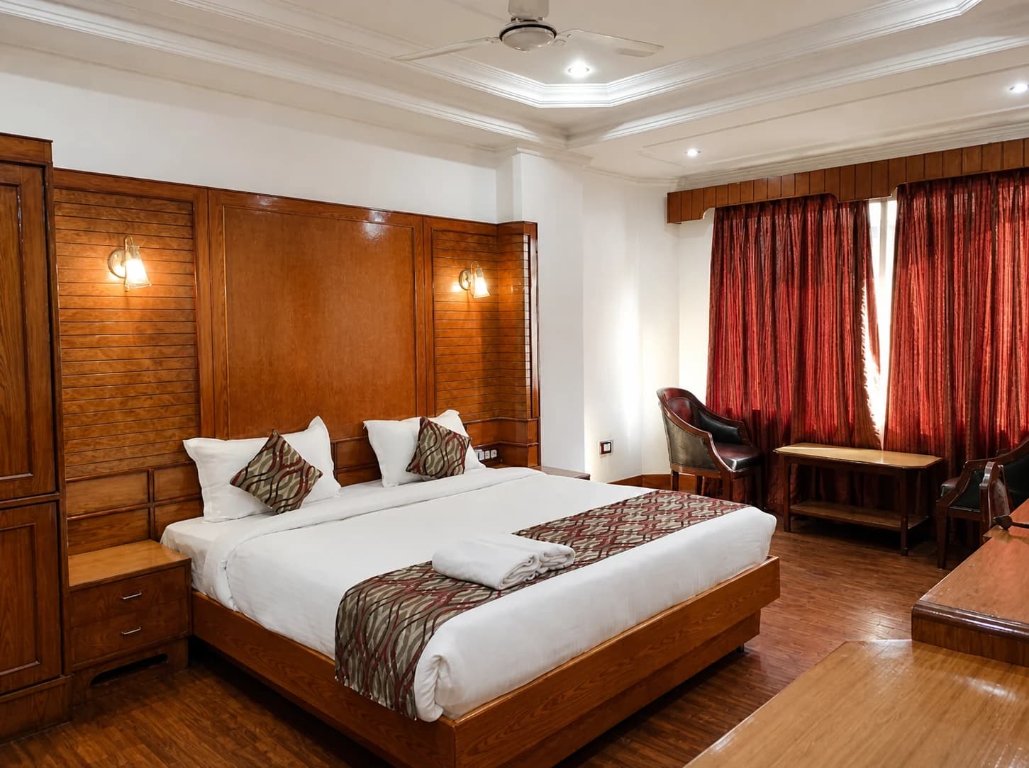 Hotel Ambarish Grand Residency Presidential Luxury Suite Bedroom